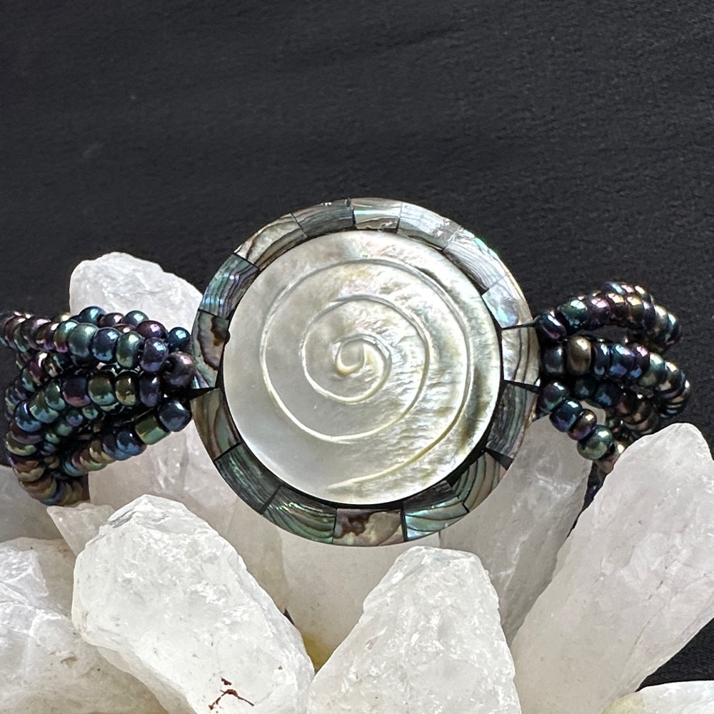 Abalone & mother of pearl inlay shell EUC stretch seed bead bracelet in resin.